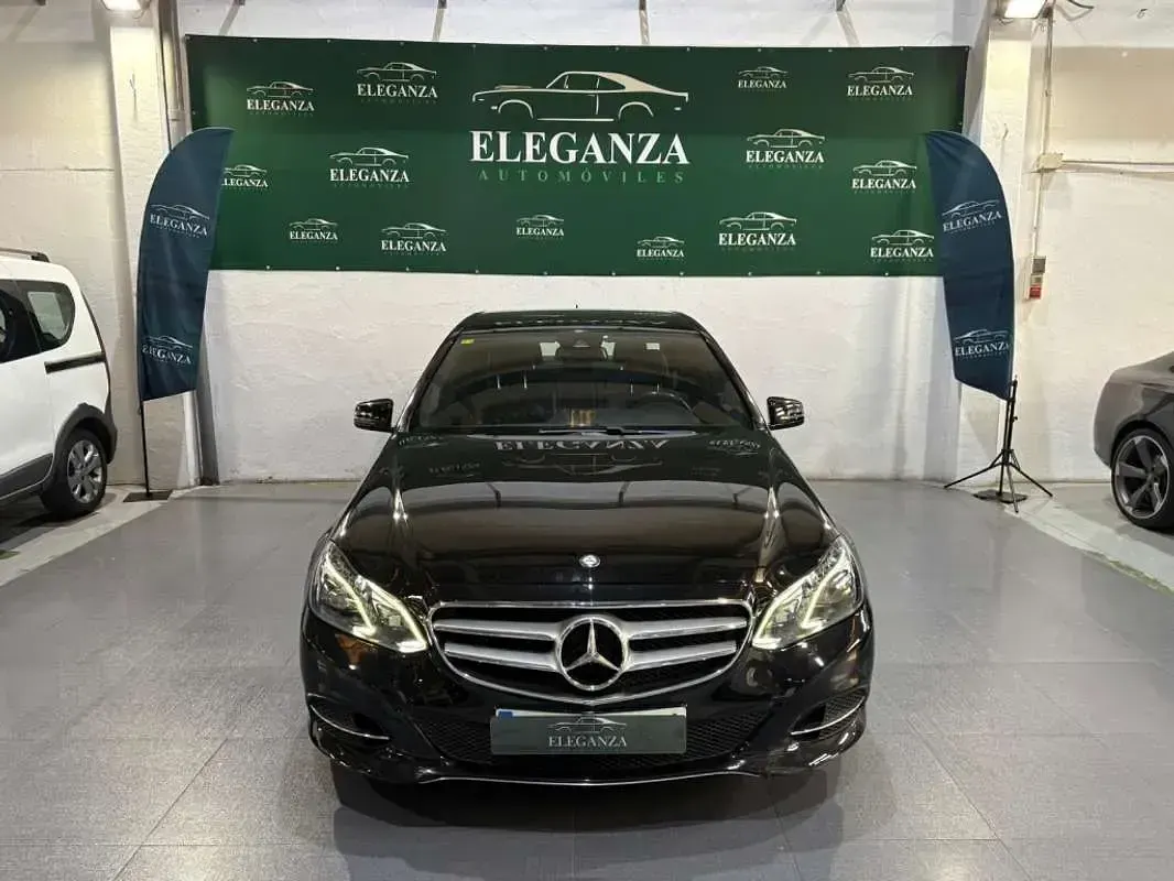 Usado Mercedes E220 Elegance 170 CV (125 kW) 2014 Negro Berlina