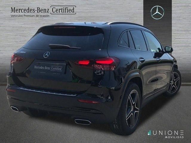 Usado Mercedes GLA200 AMG line 150 CV (110 kW) 2026 Negro noche SUV