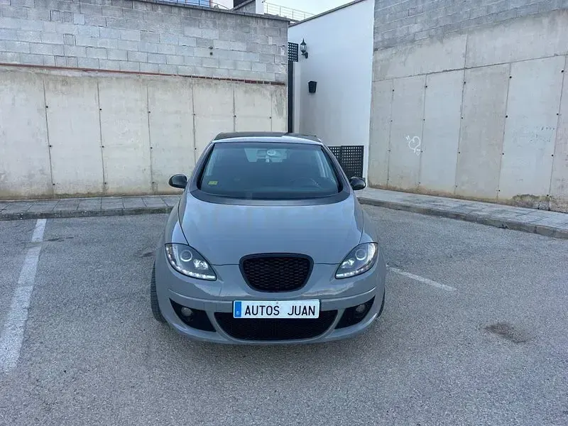 Usado Seat Altea Style 140 CV (102 kW) 2008 Gris / plata Monovolumen