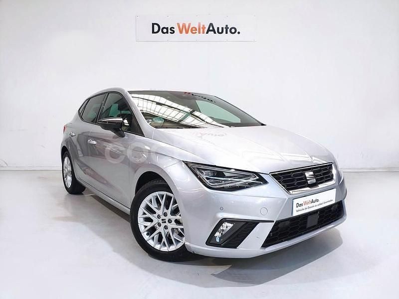 Gris / plata Usado 2024 Seat Ibiza FR Berlina | 18.390 € (Precio justo) - Imagen 1/4