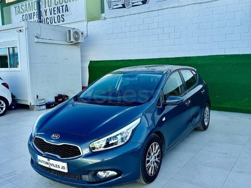 Usado Kia Ceed GT 90 HP (66 kW) 2016 Azul Sedan