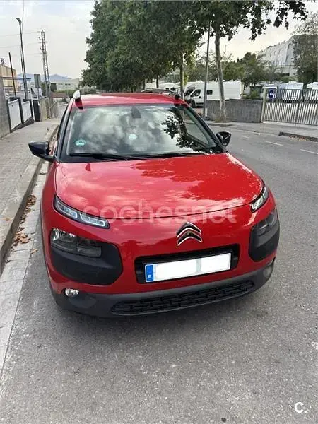 Usado Citroën C4 Feel 82 CV (60 kW) 2015 Rojo Berlina