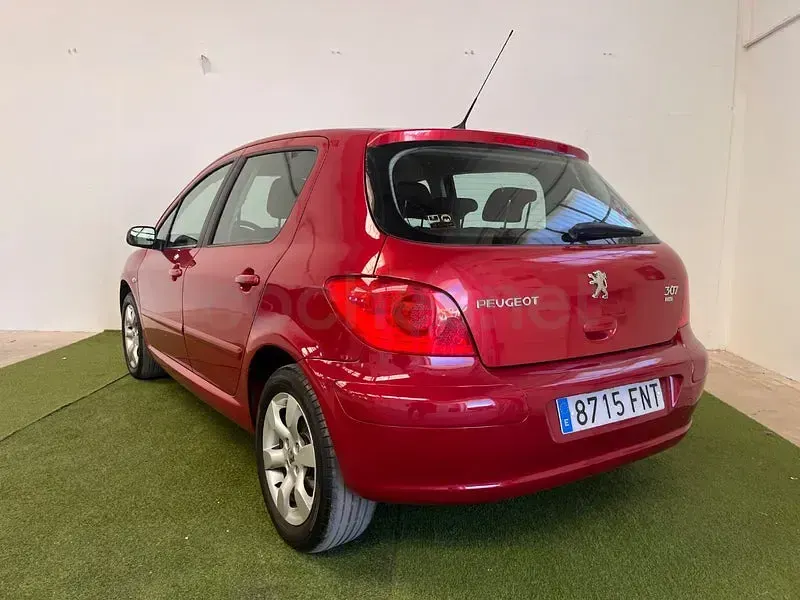 Usado Peugeot 307 110 CV (80 kW) 2007 Granate Berlina