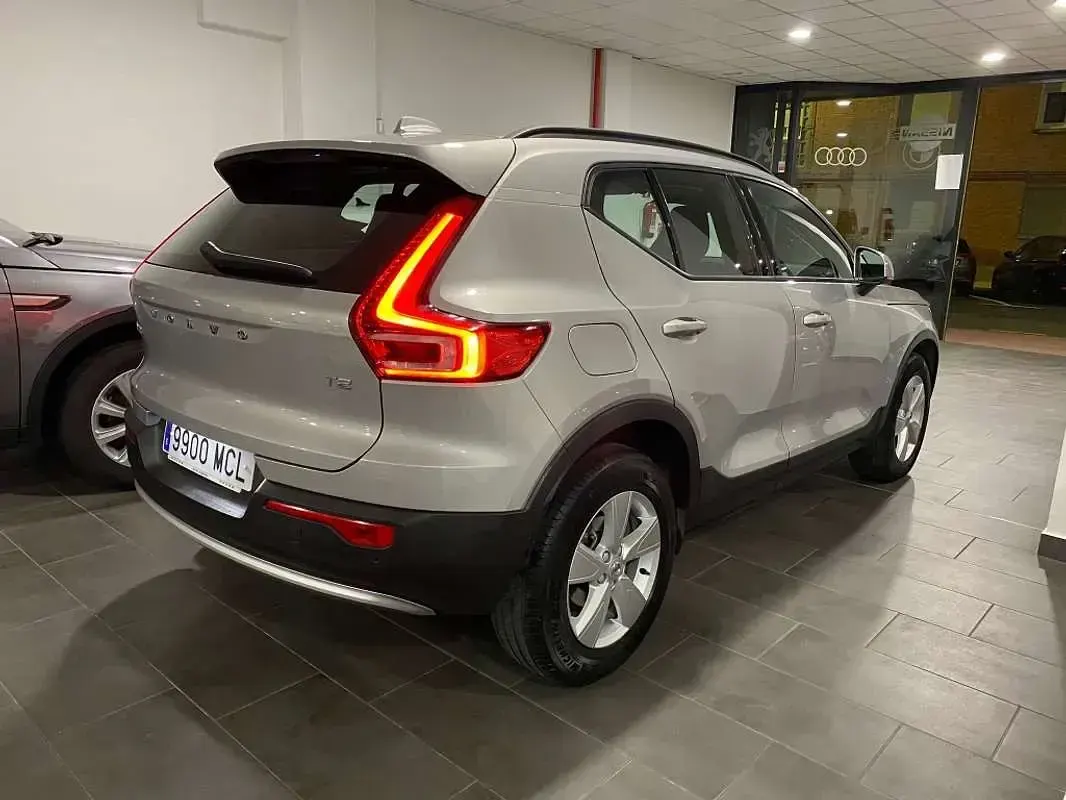 Usado Volvo XC40 129 CV (94 kW) 2022 Gris SUV