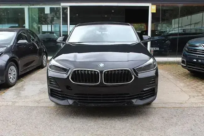 Käytetty BMW X2 Advantage 223 HP (164 kW) 2022 Musta Katumaasturi
