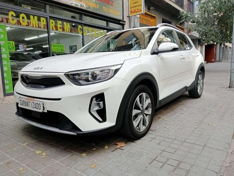 Usado Kia Stonic 84 CV (61 kW) 2023 Blanco SUV
