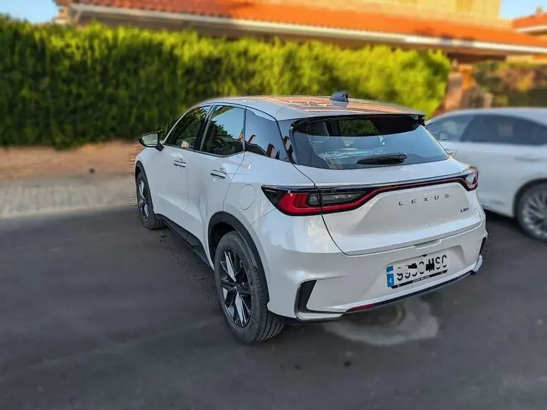 Usado Lexus LBX 91 CV (66 kW) 2024 Blanco SUV