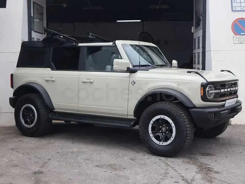 Usado Ford Bronco Outer Banks 335 CV (246 kW) 2025 Beige SUV