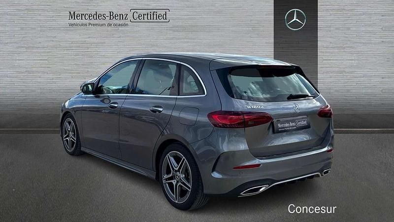 Usado Mercedes B180 109 CV (80 kW) 2024 Gris Monovolumen