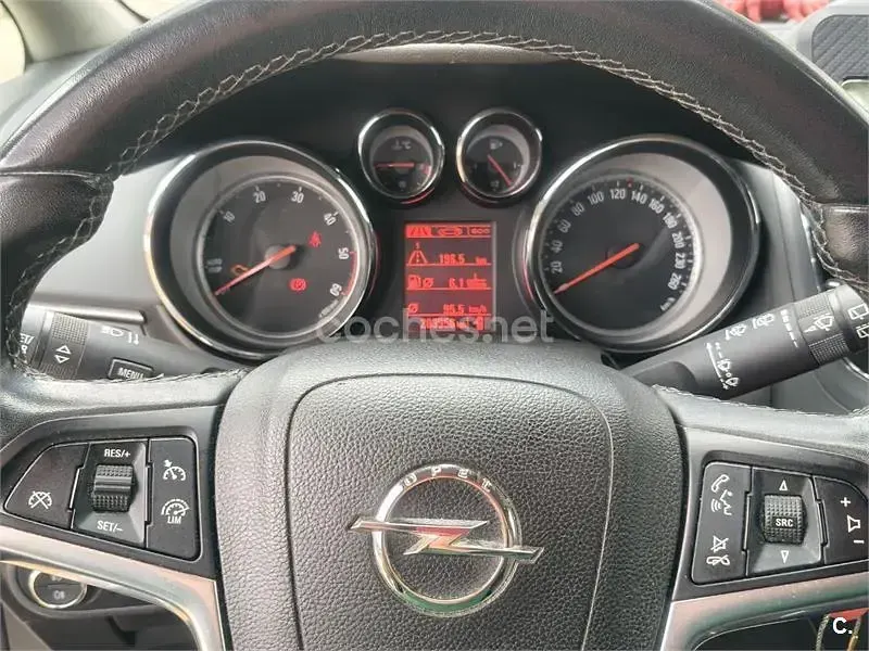 Usado Opel Zafira Tourer Excellence 130 CV (95 kW) 2012 Gris / plata Monovolumen