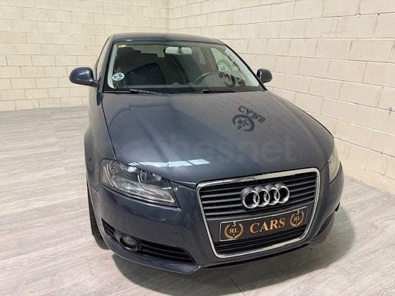 Usado Audi A3 Ambition 105 CV (77 kW) 2010 Gris / plata Utilitario