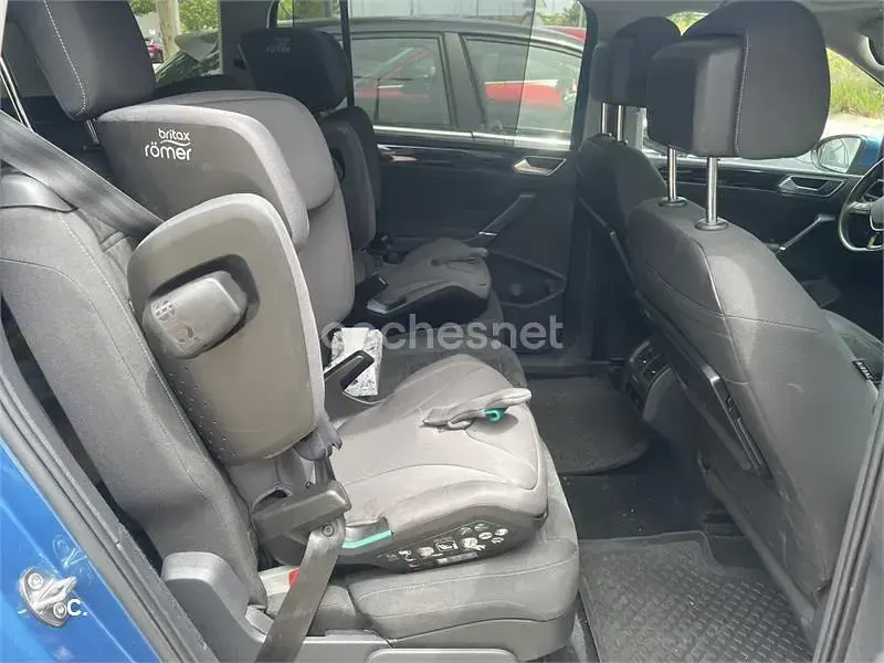 Usado VW Touran Sportline 115 CV (84 kW) 2017 Azul Monovolumen