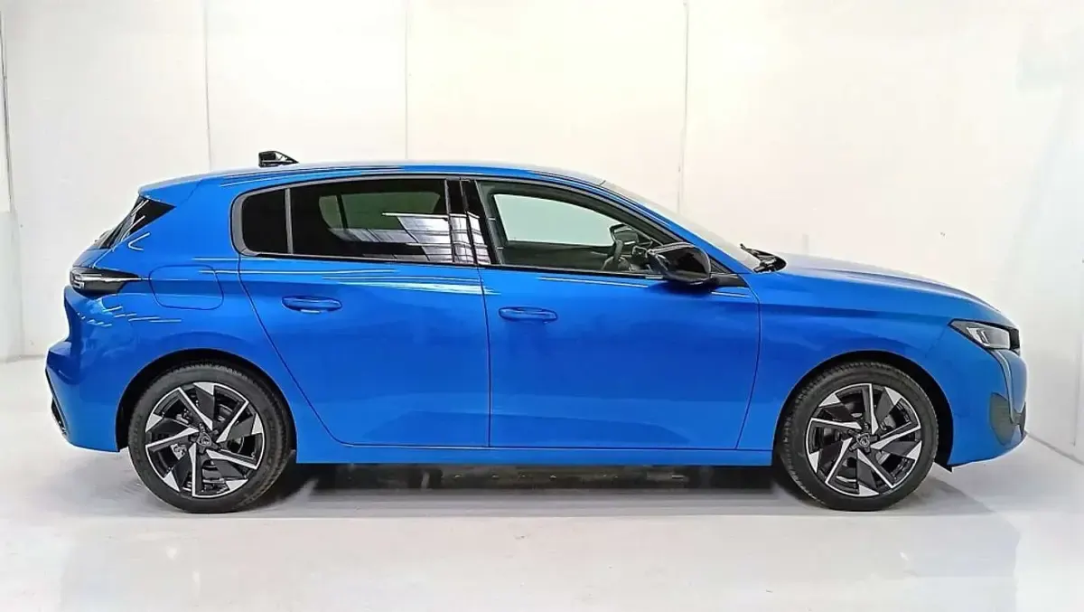 Usado Peugeot 308 Allure 131 CV (96 kW) 2025 Azul Utilitario