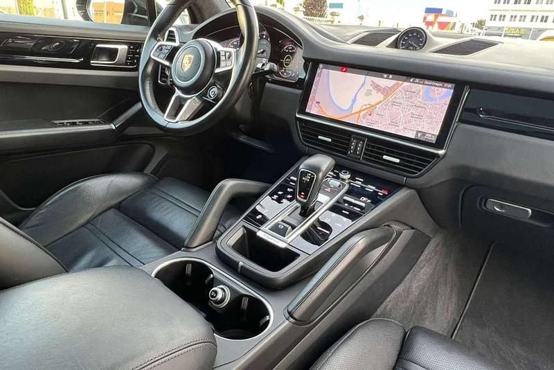 Usado Porsche Cayenne Platinum Edition 462 CV (339 kW) 2021 Gris / plata SUV