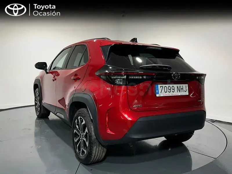 Usado Toyota Yaris Cross Active 130 CV (95 kW) 2025 Rojo SUV