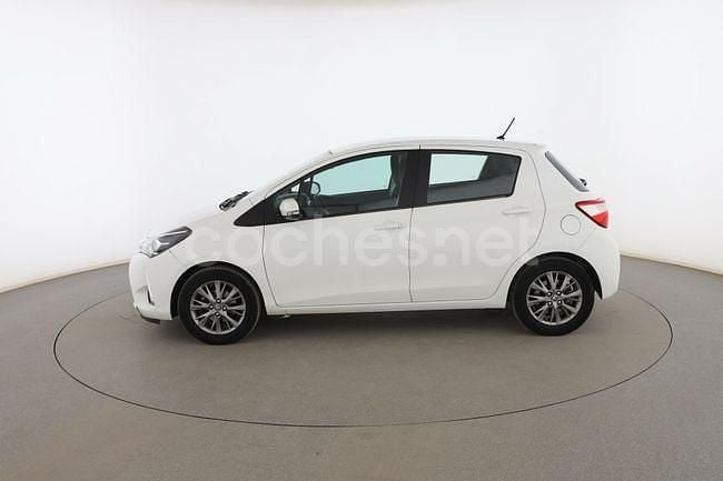 Usado Toyota Yaris Active 72 CV (52 kW) 2020 Blanco Berlina
