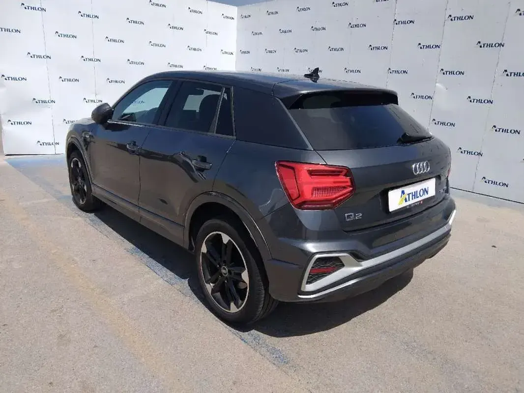 Usado Audi Q2 S-Line 150 CV (110 kW) 2022 Gris SUV