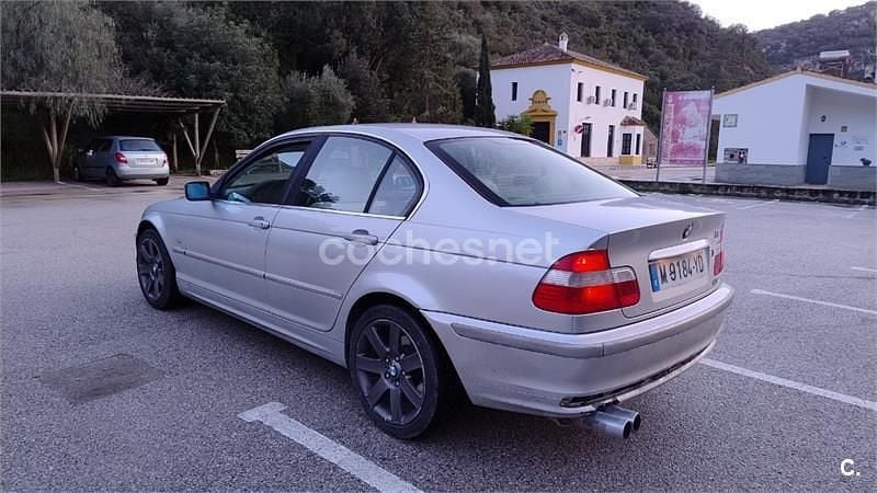 Usado BMW 323 170 CV (125 kW) 1999 Gris / plata Berlina