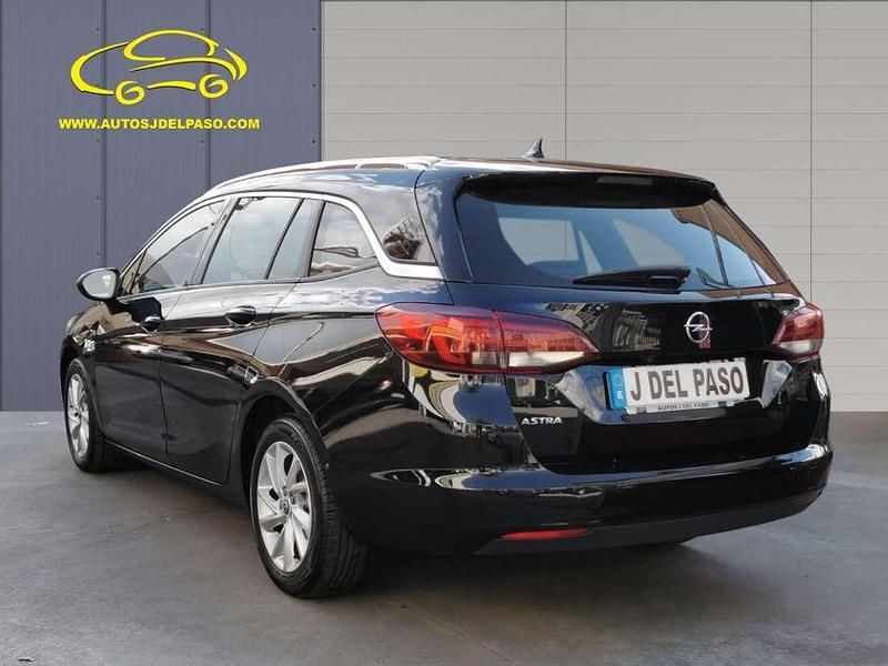 Usado Opel Astra Elegance 145 CV (106 kW) 2020 Negro Familiar