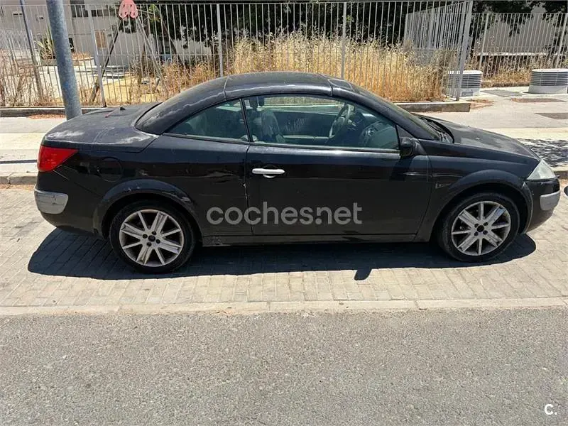 Usado Renault Mégane Cabriolet Privilege 136 CV (100 kW) 2004 Negro Descapotable
