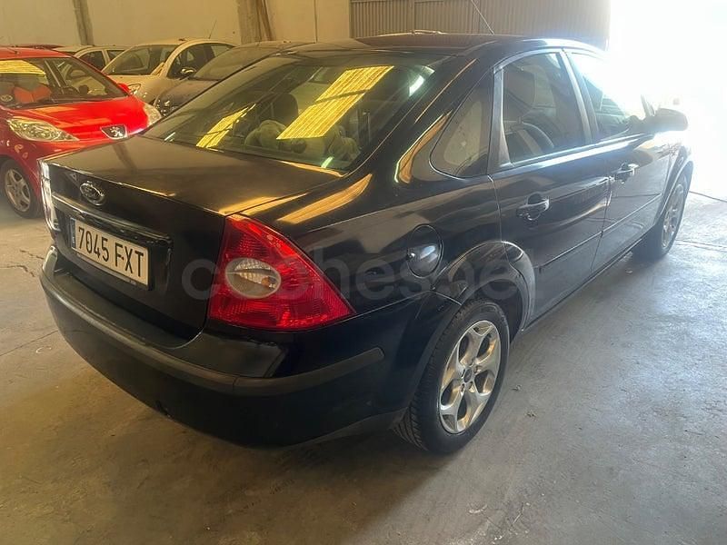Usado Ford Focus Trend 100 CV (73 kW) 2007 Negro Berlina