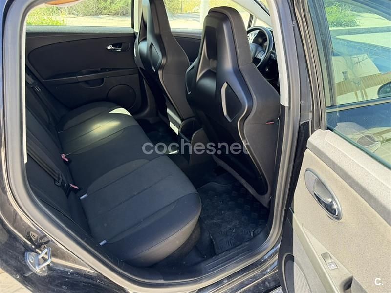 Usado Seat Leon FR 170 CV (125 kW) 2008 Negro Utilitario