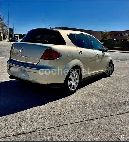 Usado Seat Toledo 140 CV (102 kW) 2005 Beige Utilitario