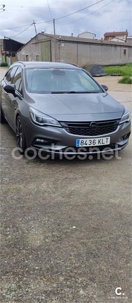 Usado Opel Astra Excellence 150 CV (110 kW) 2018 Gris / plata Familiar