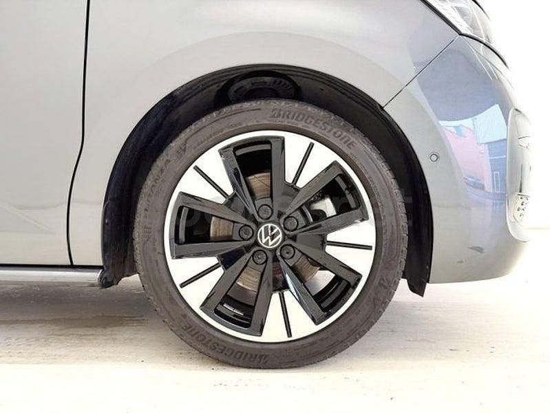 Usado VW Multivan Life 204 CV (150 kW) 2023 Gris / plata Van