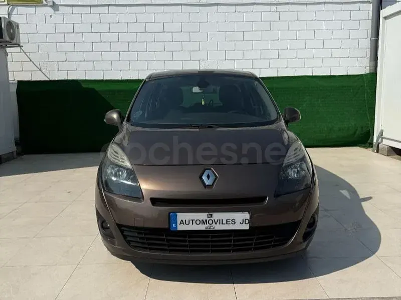 Usado Renault Grand Scénic Dynamique 130 CV (95 kW) 2011 Beige Monovolumen
