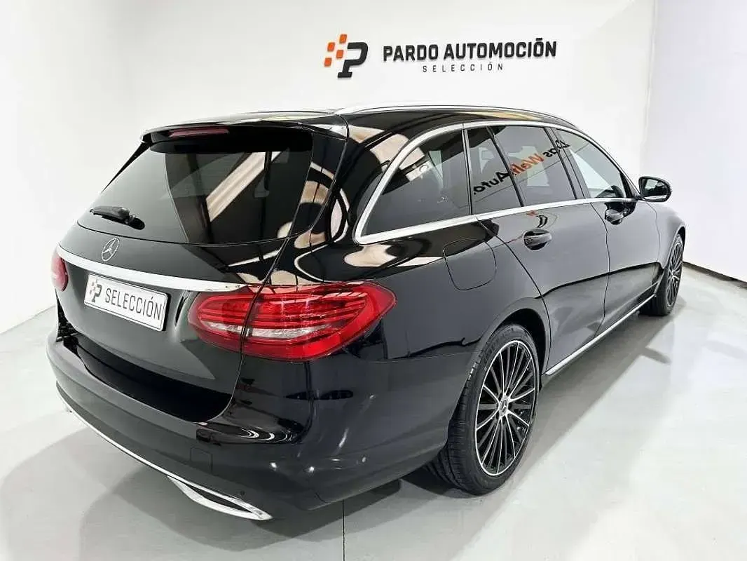 Usado Mercedes C200 160 CV (117 kW) 2020 Negro Familiar