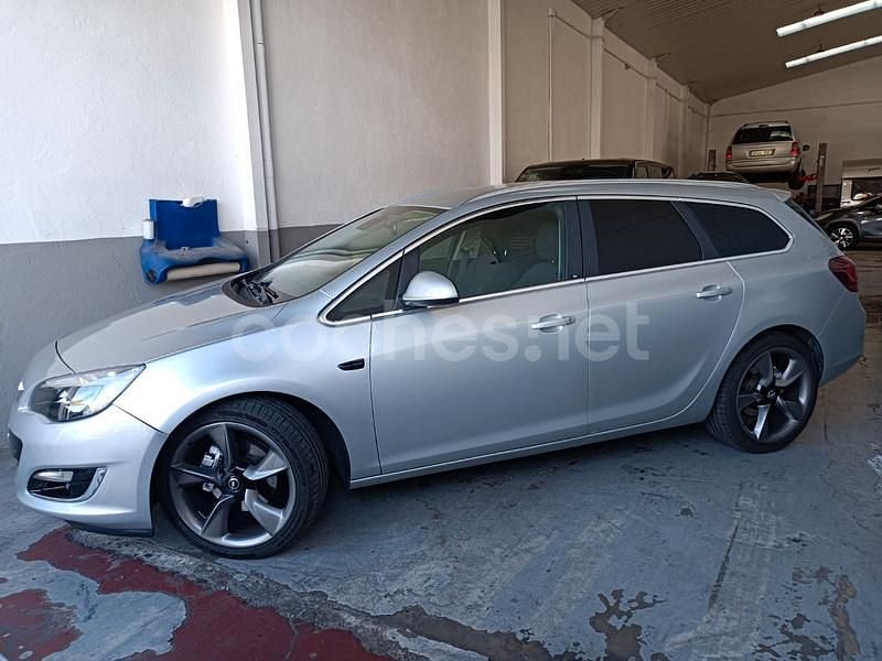 Usado Opel Astra Sportive 130 CV (95 kW) 2013 Gris / plata Familiar