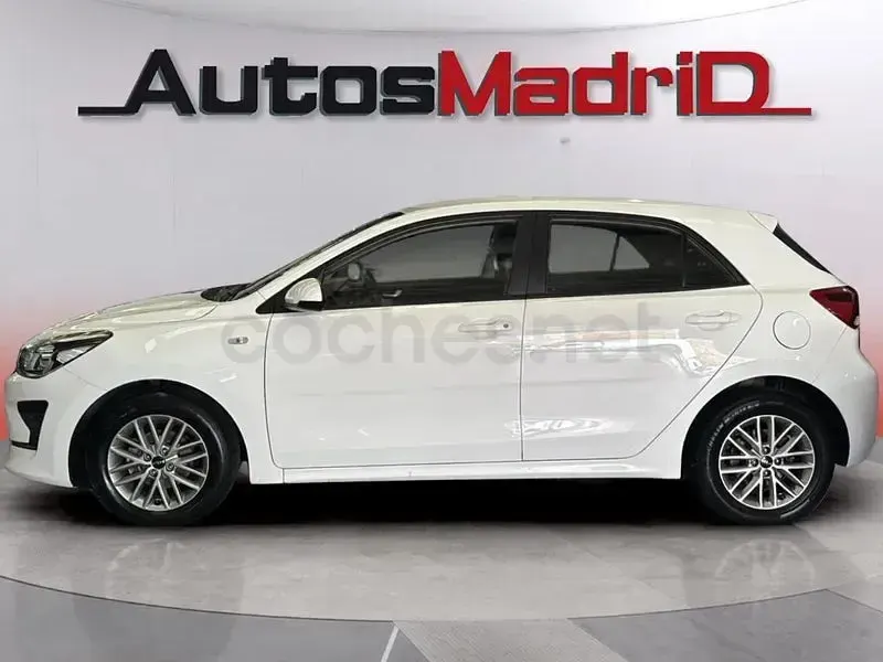 Usado Kia Rio 84 CV (61 kW) 2023 Blanco Berlina