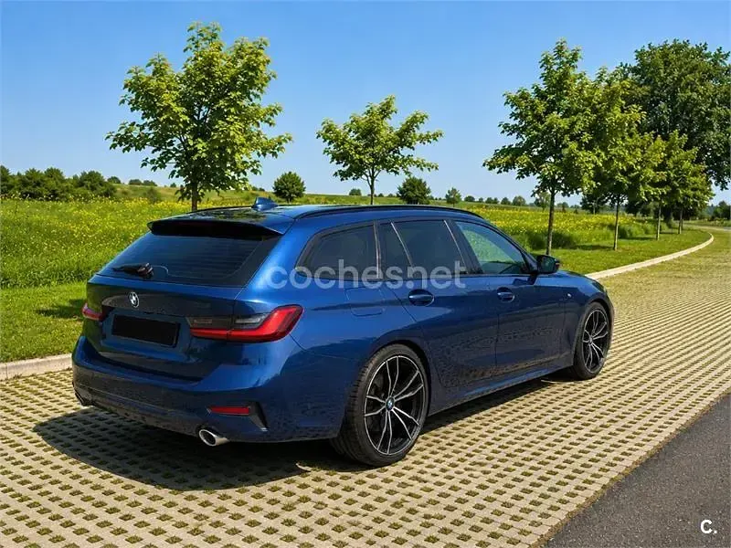 Käytetty BMW 318 M Sport 150 HP (110 kW) 2022 Sininen Farmari