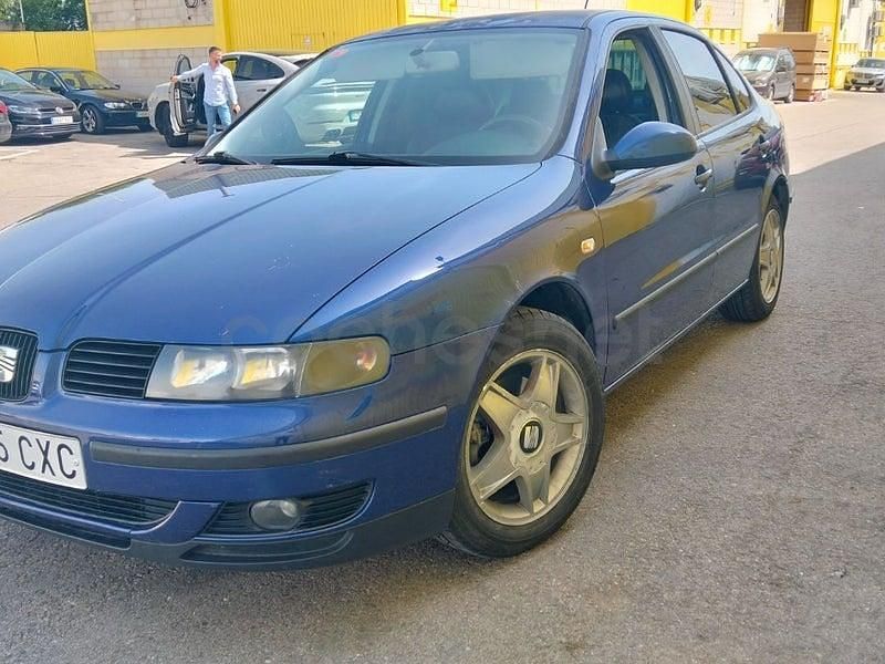 Usado Seat Toledo Sport 130 CV (95 kW) 2004 Azul Berlina