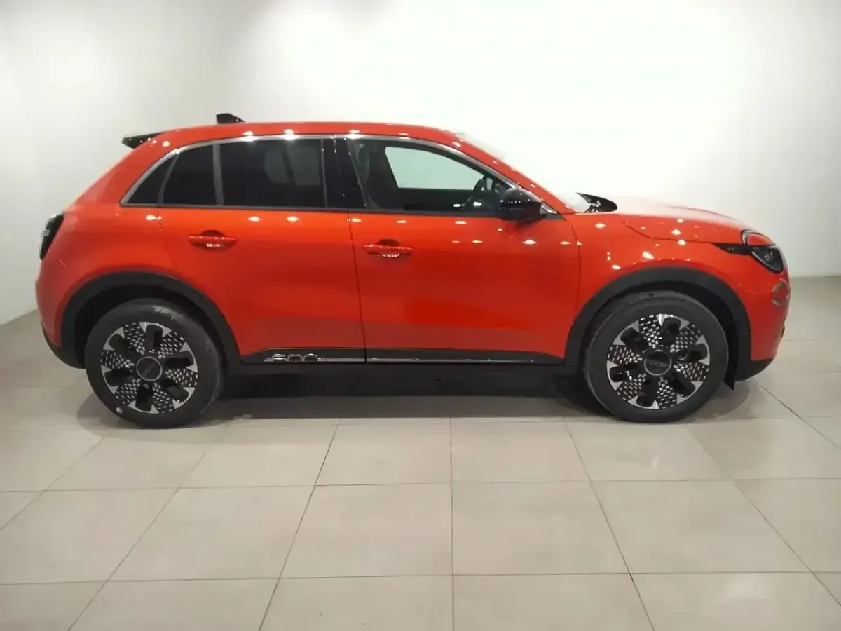 Usado Fiat 600E La Prima 114 kW (156 CV) 2024 Naranja