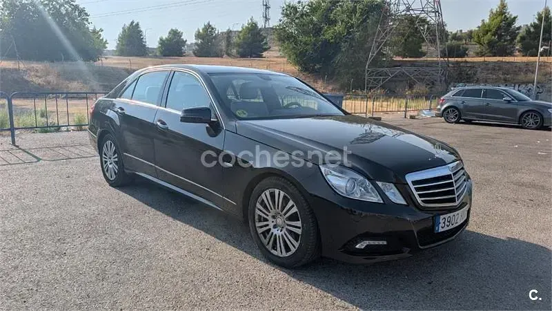 Usado Mercedes E250 Elegance 204 CV (150 kW) 2009 Negro Berlina