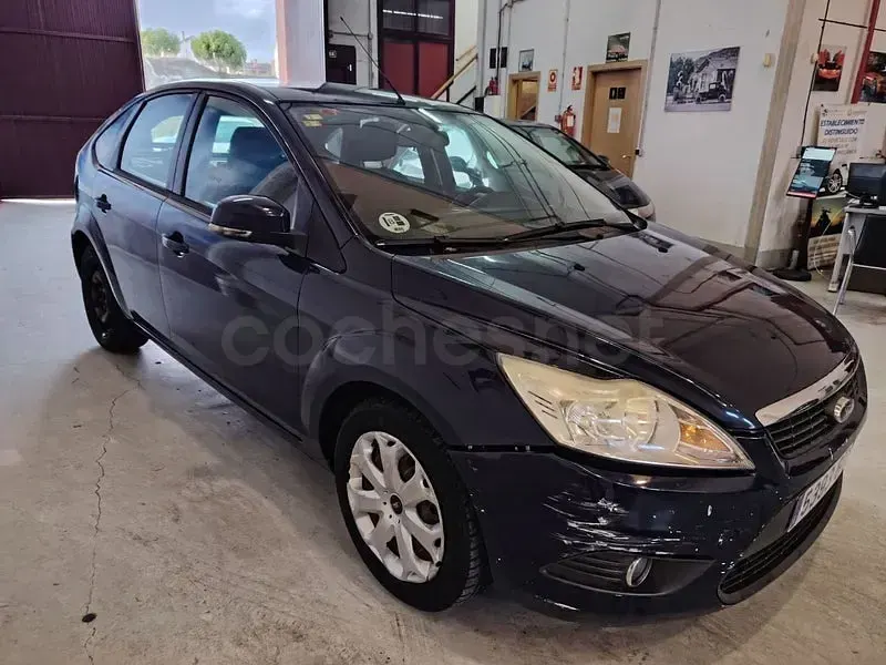 Usado Ford Focus Trend 90 CV (66 kW) 2010 Azul Berlina