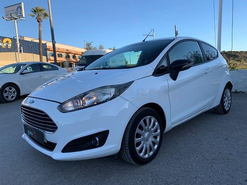 Usado Ford Fiesta Trend 75 CV (55 kW) 2013 Blanco Utilitario