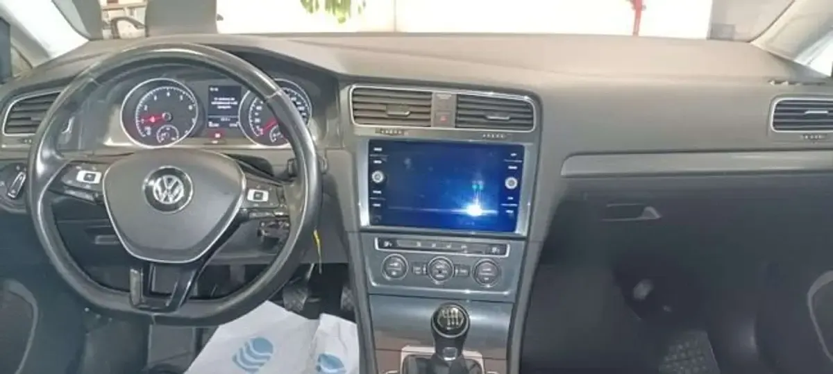 Usado VW Golf VII 116 CV (85 kW) 2019 Rojo Berlina
