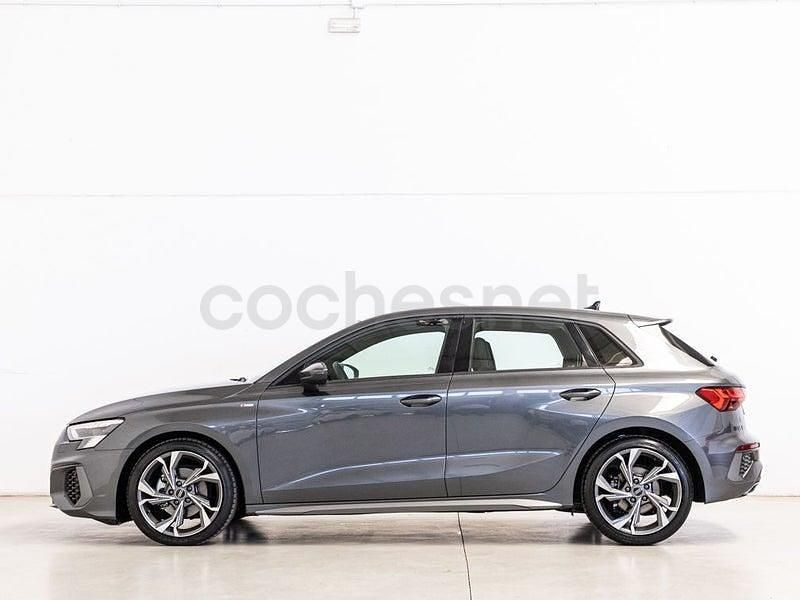 Usado Audi A3 Ambiente 150 CV (110 kW) 2022 Gris / plata Berlina