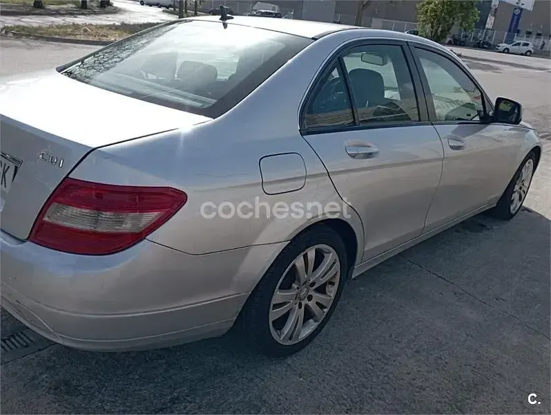 Usado Mercedes C200 Avantgarde 122 CV (89 kW) 2007 Gris / plata Berlina