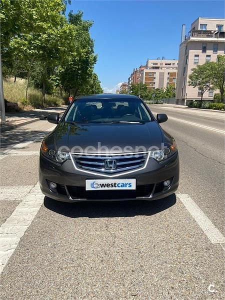 Usado Honda Accord Executive 156 CV (114 kW) 2011 Gris / plata Berlina