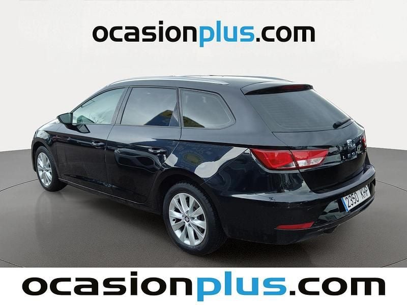 Usado Seat Leon Style 110 CV (80 kW) 2018 Negro Monovolumen