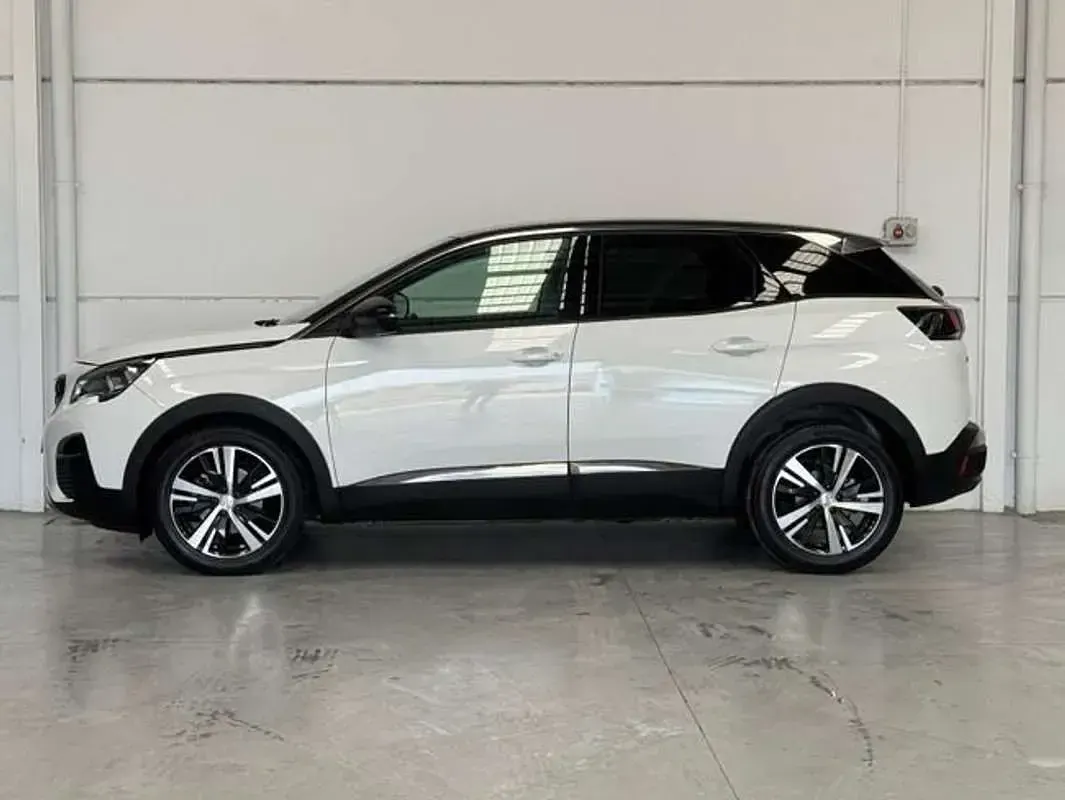 Usado Peugeot 3008 Access 131 CV (96 kW) 2018 Blanco SUV