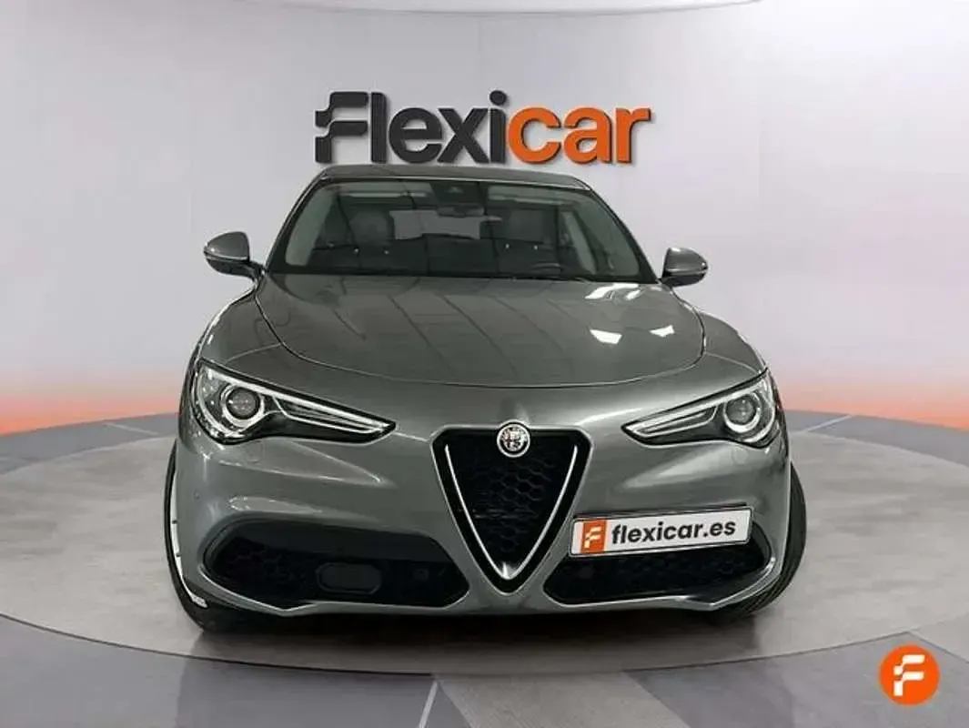 Usado Alfa Romeo Stelvio 280 CV (205 kW) 2017 Beige SUV