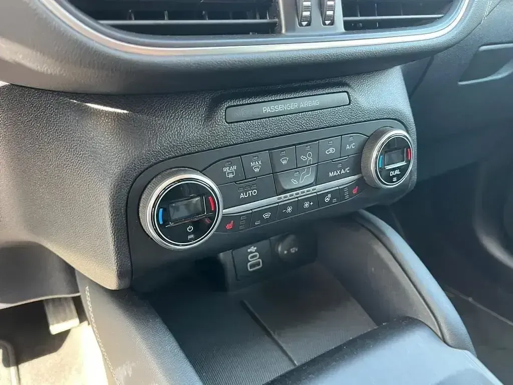 Usado Ford Kuga Vignale 190 CV (139 kW) 2022 Negro SUV