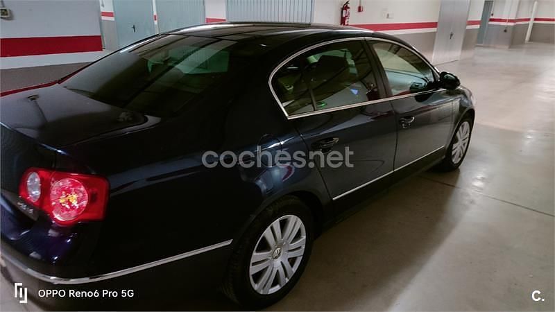 Begagnad VW Passat Highline 140 HK (102 kW) 2006 Blå Sedan