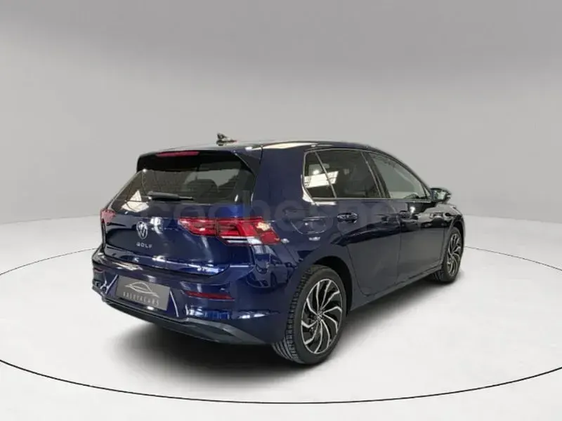 Usado VW Golf VIII Life 110 CV (80 kW) 2024 Azul Berlina