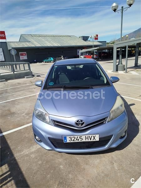 Usado Toyota Yaris Active 99 CV (72 kW) 2014 Azul Utilitario